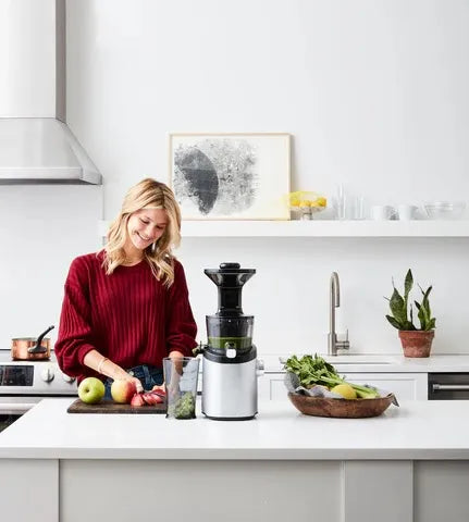 Masticating Juicer: 8 Best Options for Canadian Kitchens